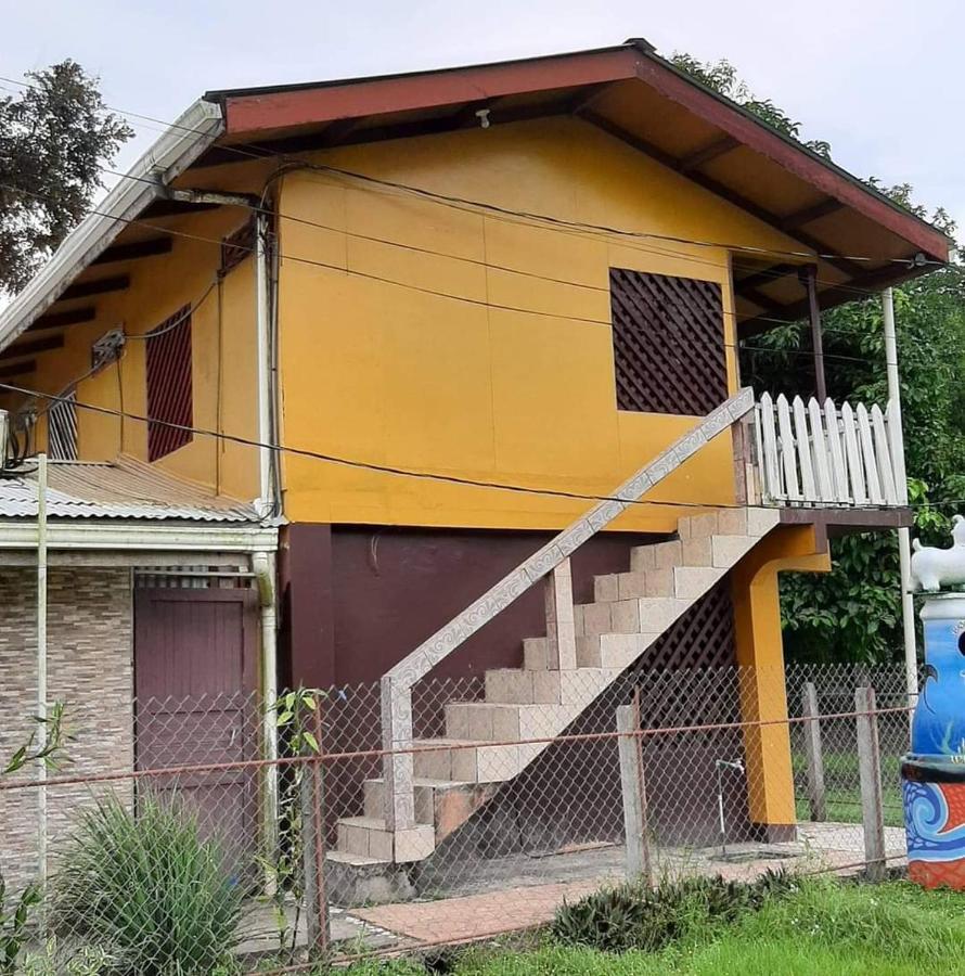 Miss Miriam. Hotel Frente Al Mar Tortuguero Ngoại thất bức ảnh