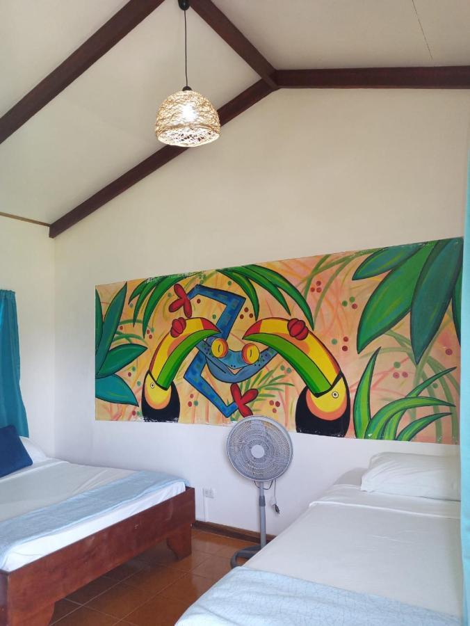 Miss Miriam. Hotel Frente Al Mar Tortuguero Ngoại thất bức ảnh