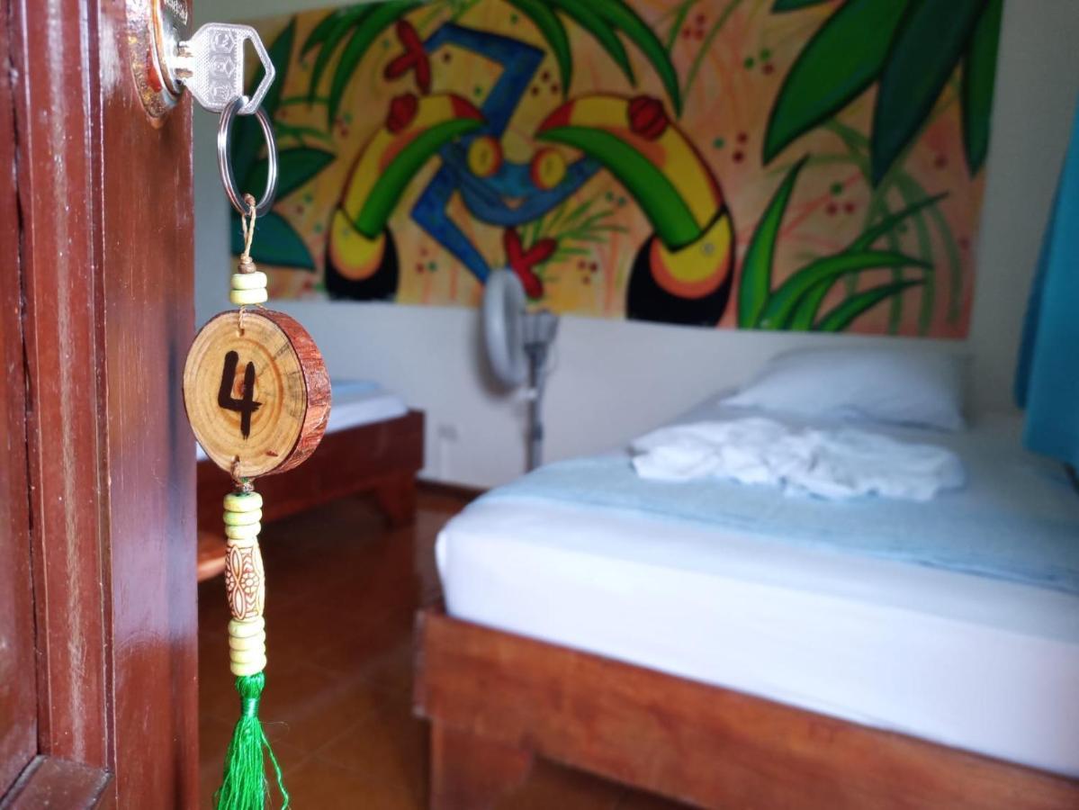 Miss Miriam. Hotel Frente Al Mar Tortuguero Ngoại thất bức ảnh